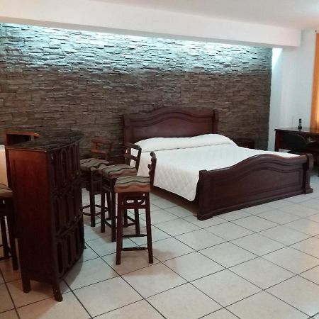Hotel Puerta Del Sol Santo Domingo de los Colorados Kültér fotó