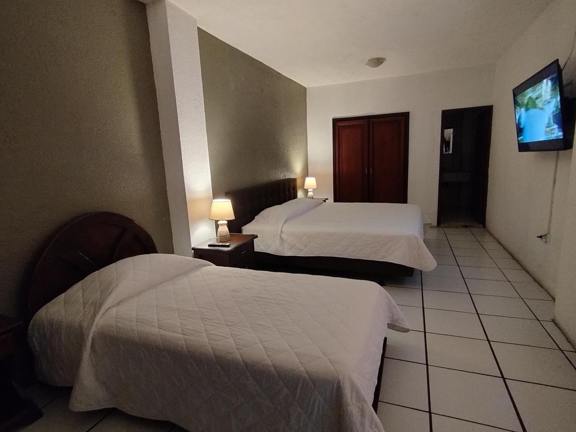Hotel Puerta Del Sol Santo Domingo de los Colorados Kültér fotó
