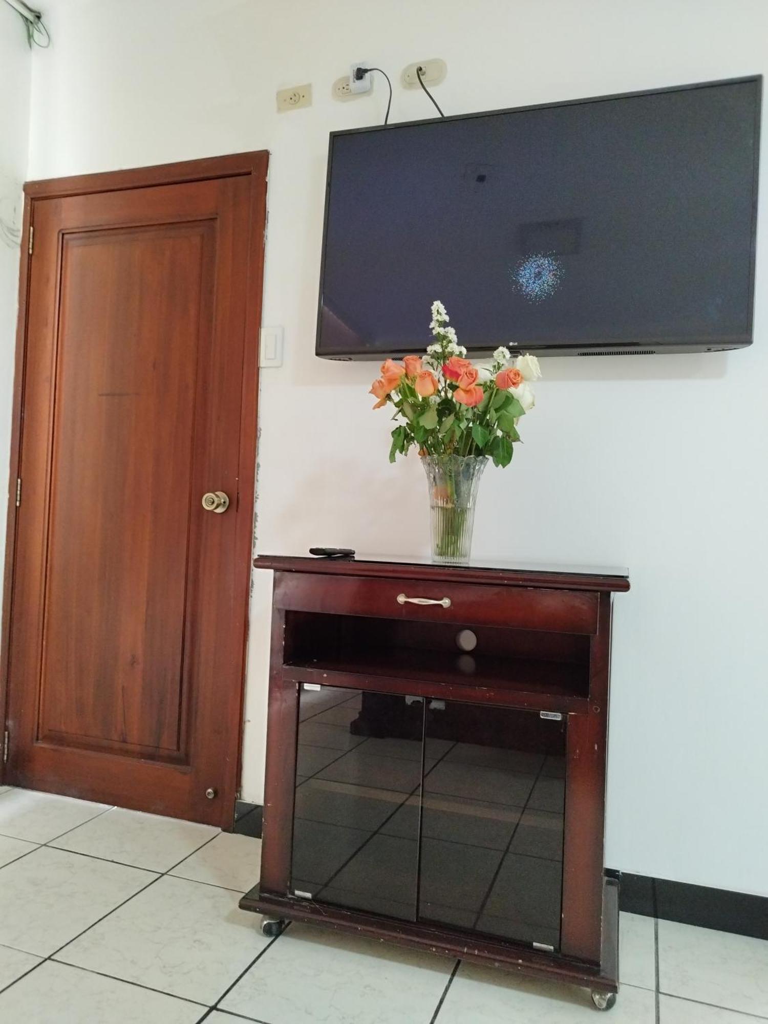 Hotel Puerta Del Sol Santo Domingo de los Colorados Kültér fotó