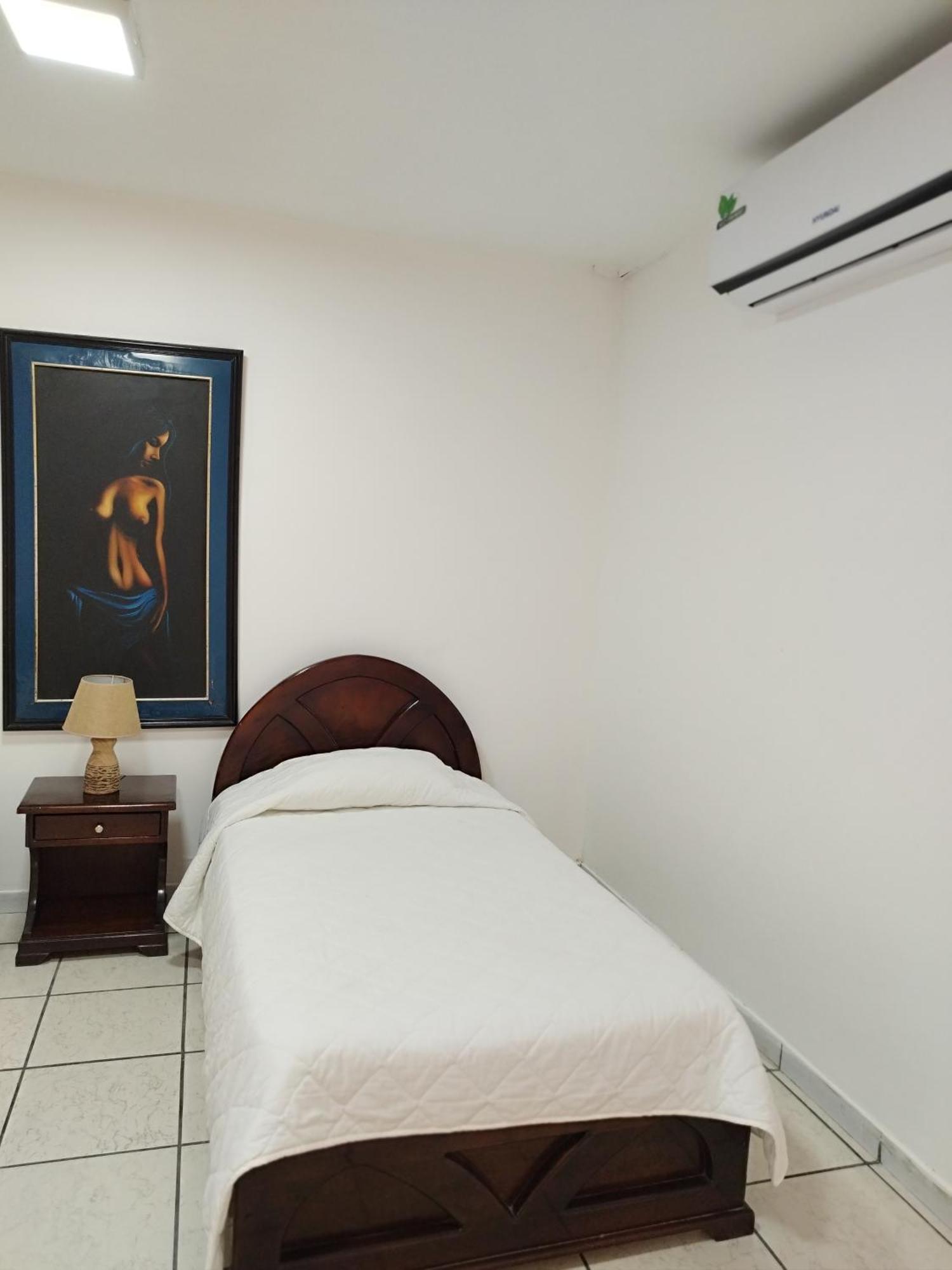 Hotel Puerta Del Sol Santo Domingo de los Colorados Kültér fotó