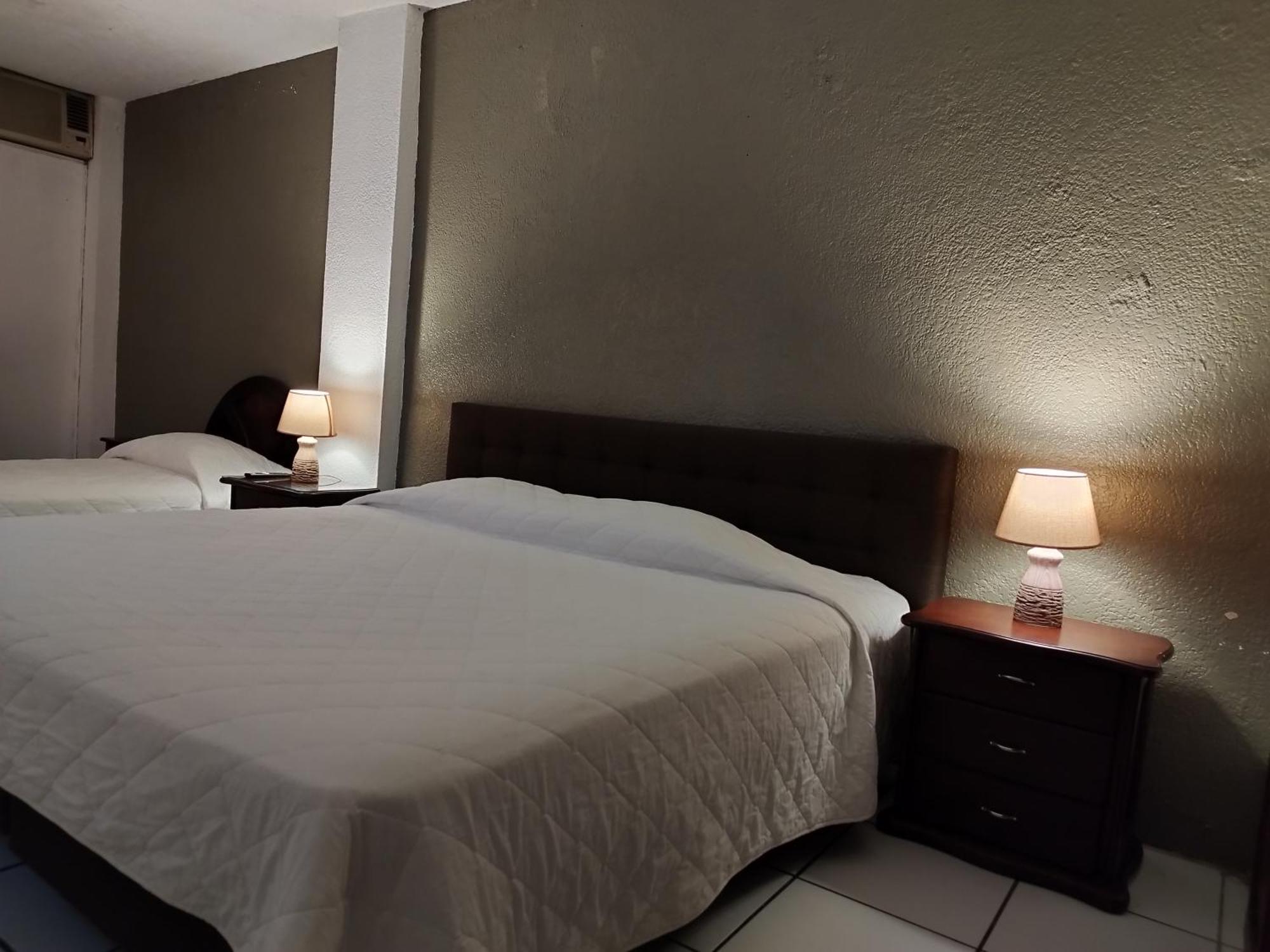 Hotel Puerta Del Sol Santo Domingo de los Colorados Kültér fotó