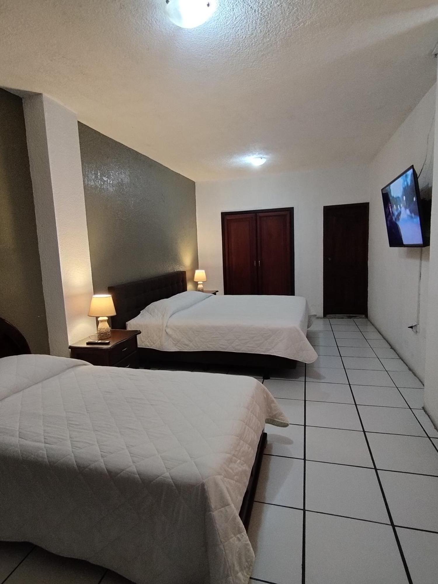 Hotel Puerta Del Sol Santo Domingo de los Colorados Kültér fotó