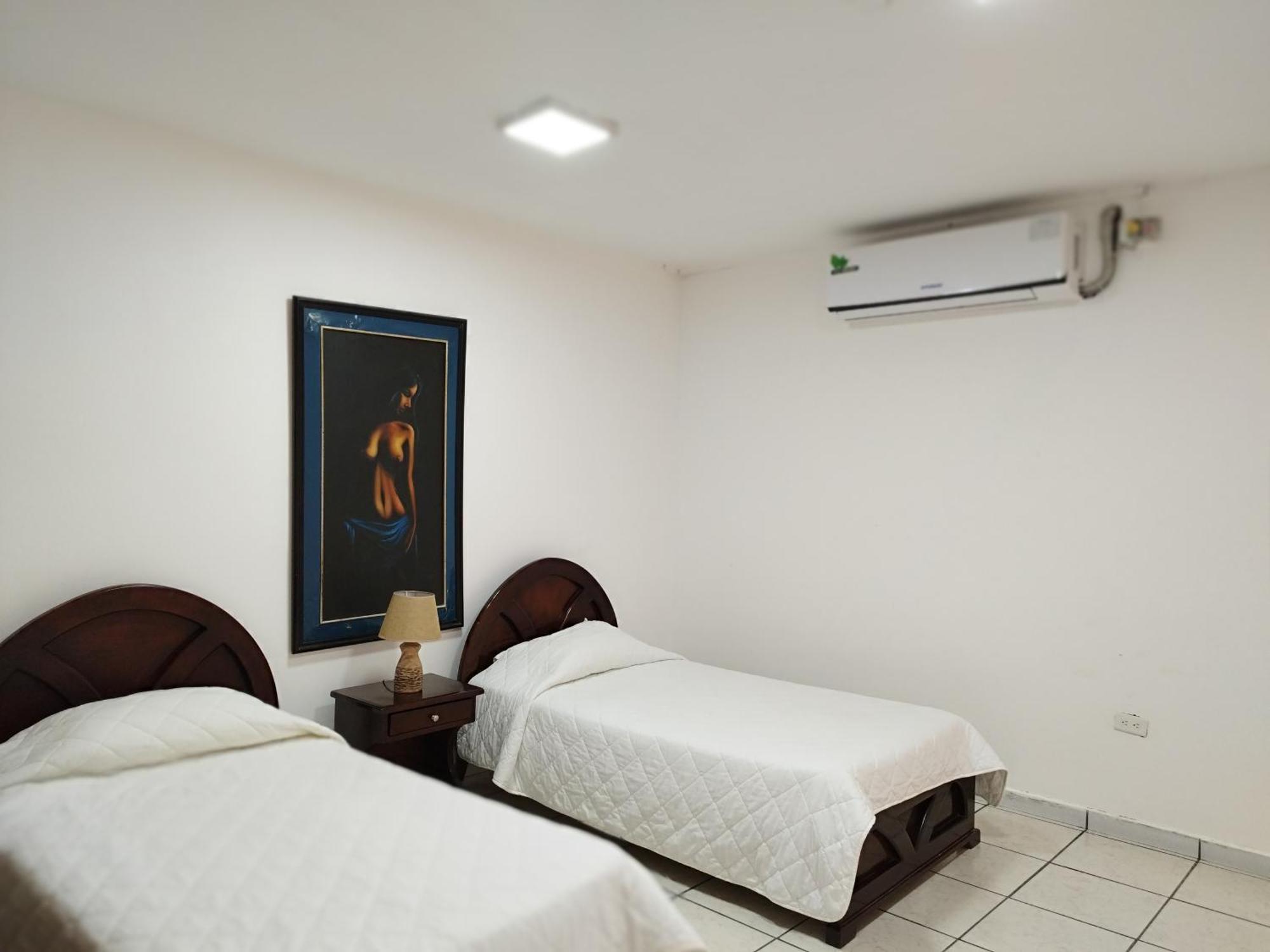 Hotel Puerta Del Sol Santo Domingo de los Colorados Kültér fotó