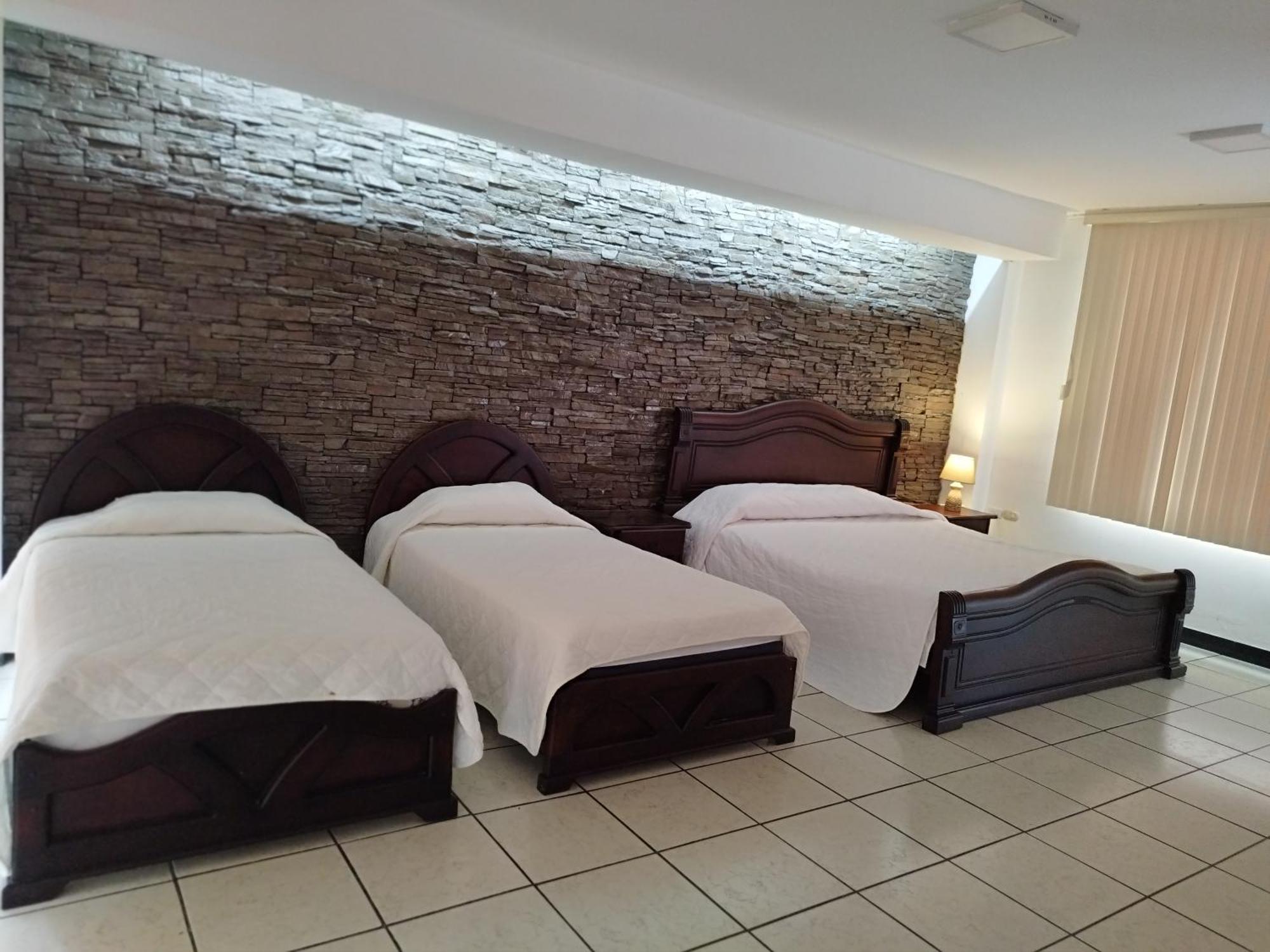 Hotel Puerta Del Sol Santo Domingo de los Colorados Kültér fotó