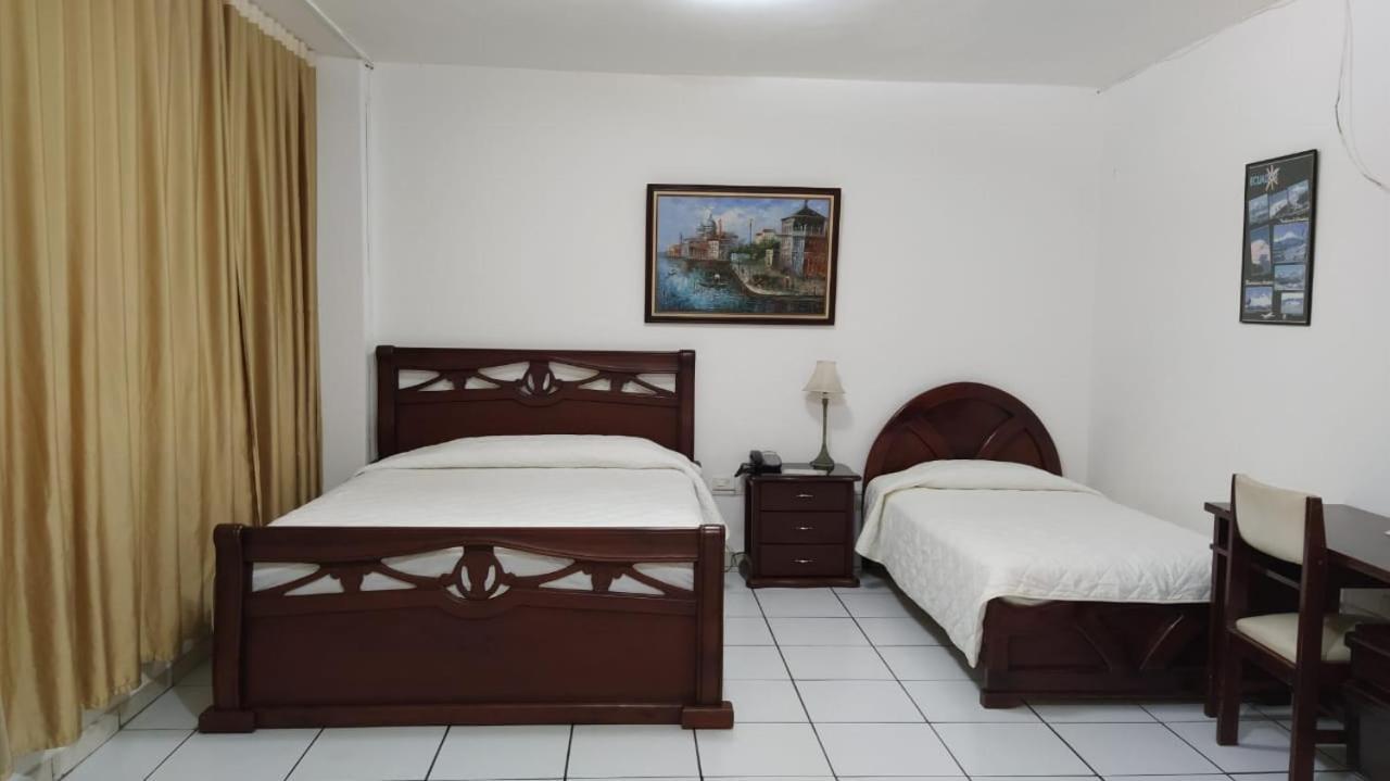 Hotel Puerta Del Sol Santo Domingo de los Colorados Kültér fotó