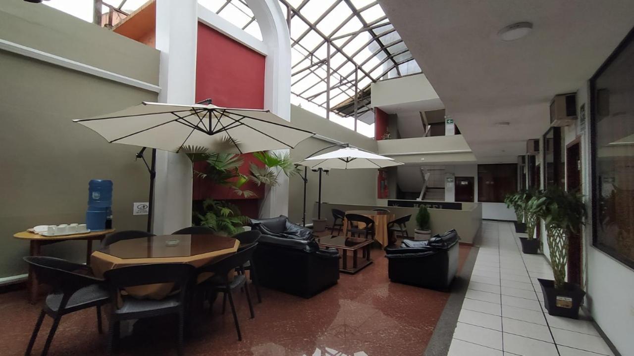 Hotel Puerta Del Sol Santo Domingo de los Colorados Kültér fotó